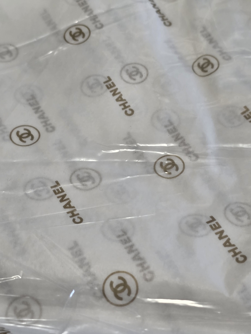 CHANEL White Bedding Sheets with Gold Logo Print - Picture 4 of 5